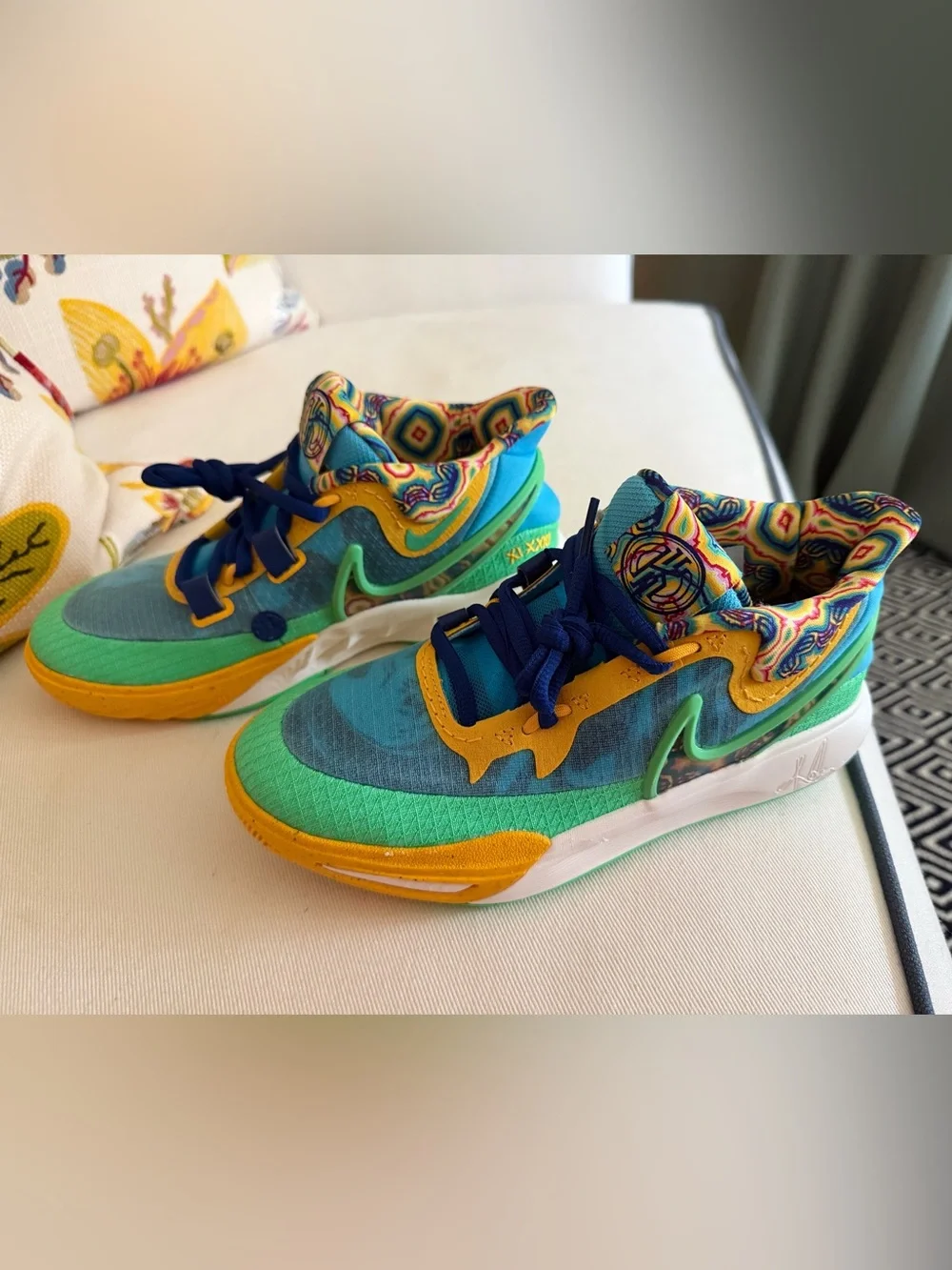 NEW - Nike Kyrie 8 SE TD 'Baltic Blue Multi-Color'. Size 4Y